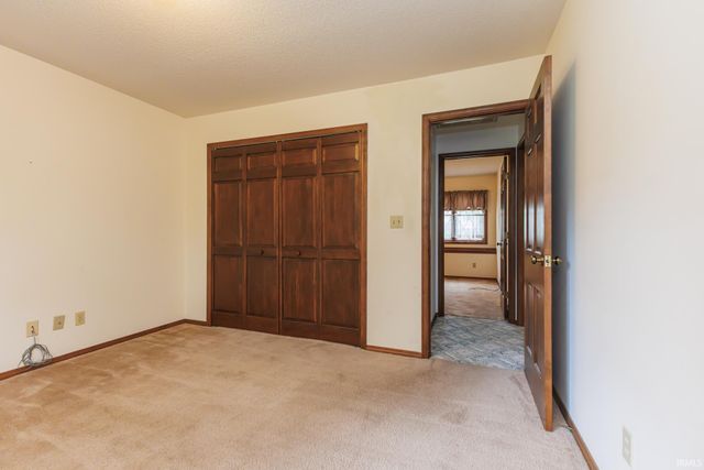1704 N Thorn Tree Road, Muncie, IN 47304