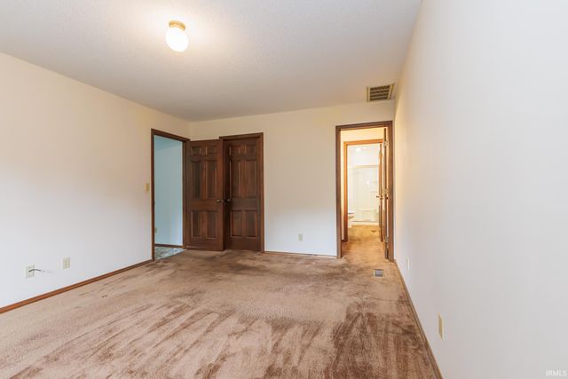 1704 N Thorn Tree Road, Muncie, IN 47304