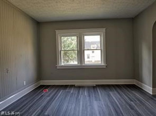 1417 Harrisburg Road NE, Canton, OH 44705