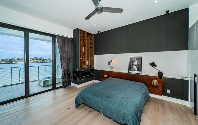 14077 N BAYSHORE DRIVE, Madeira Beach, FL 33708