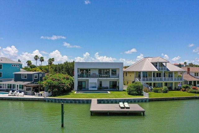 14077 N BAYSHORE DRIVE, Madeira Beach, FL 33708