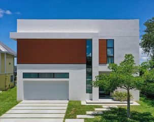 14077 N BAYSHORE DRIVE, Madeira Beach, FL 33708