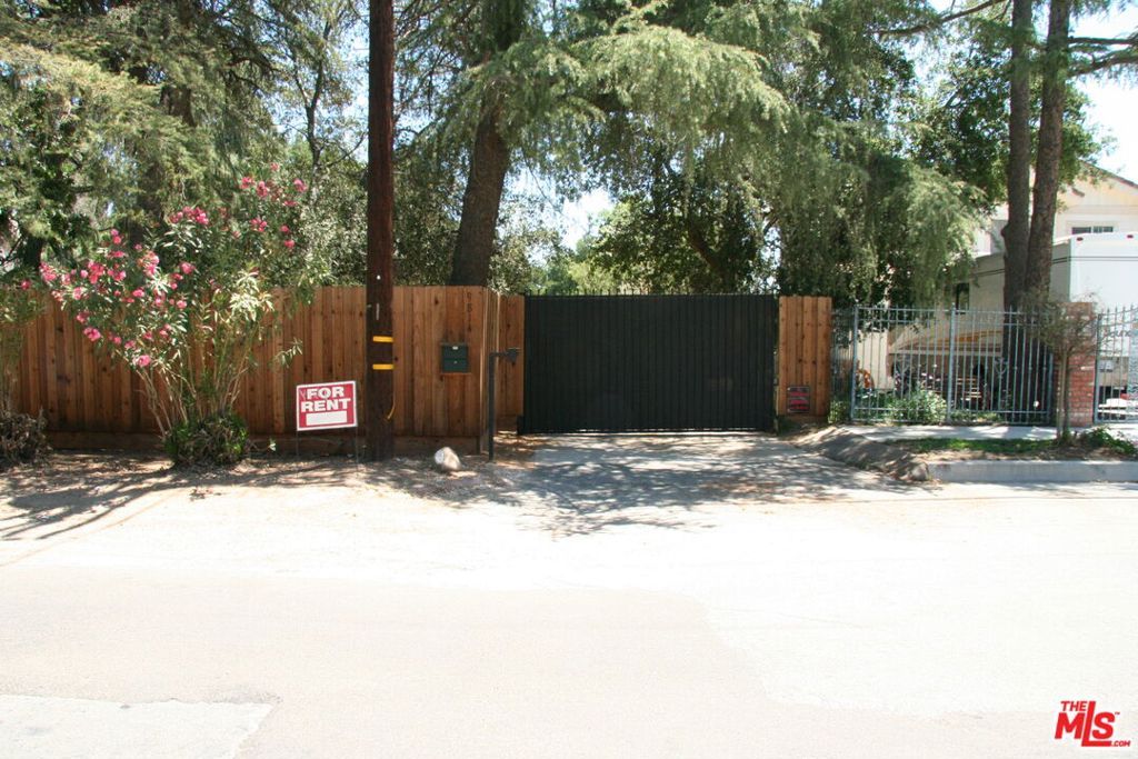 9814 Baden Avenue, Chatsworth, CA 91311 — exterior