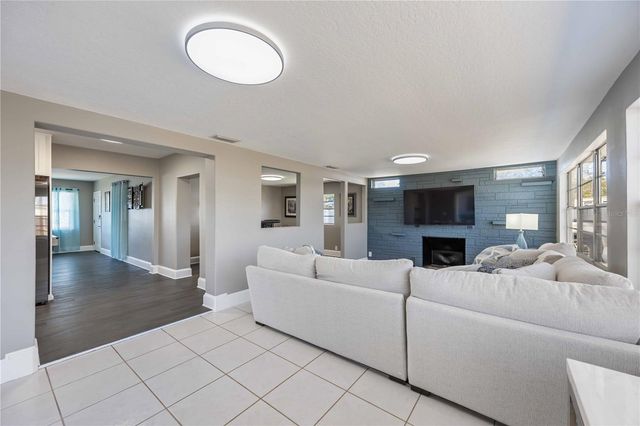 1824 RHOADES TERRACE, Sarasota, FL 34234