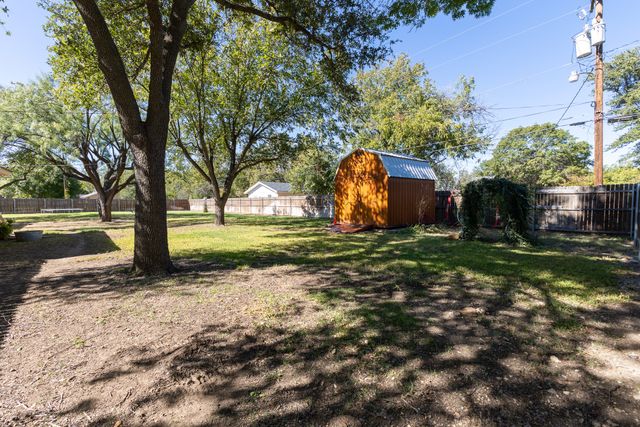 1300 Hillcrest Street, Coleman, TX 76834
