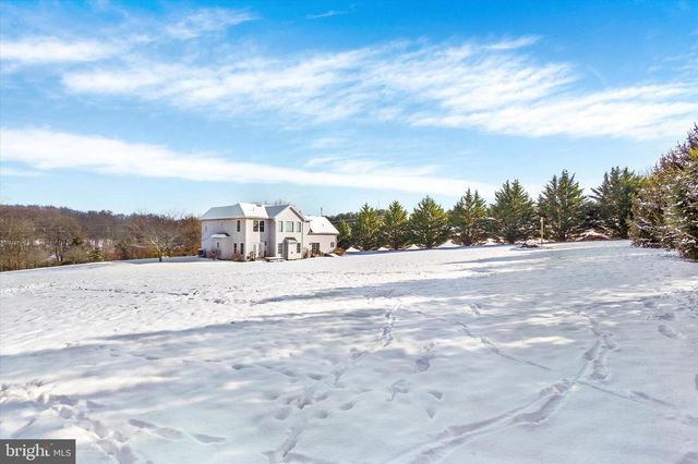 460 CHANNELL RD, New Park, PA 17352