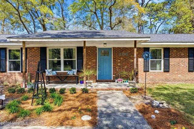 208 Yaupon Drive, Southport, NC 28461
