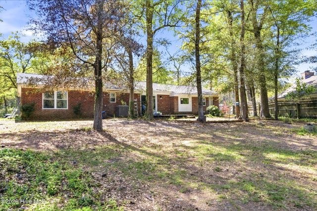 208 Yaupon Drive, Southport, NC 28461