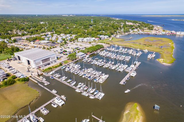 208 Yaupon Drive, Southport, NC 28461