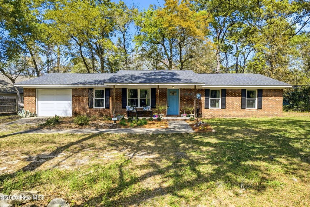 208 Yaupon Drive, Southport, NC 28461