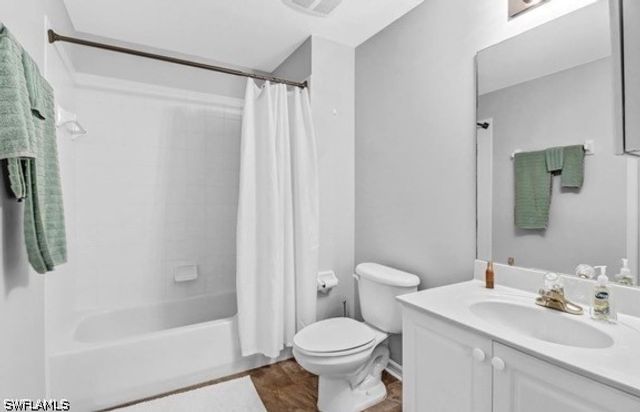 9175 Celeste DR 202, Naples, FL 34113