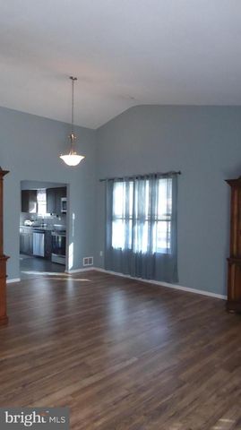 4 HAMILTON CT, Berlin, NJ 08009