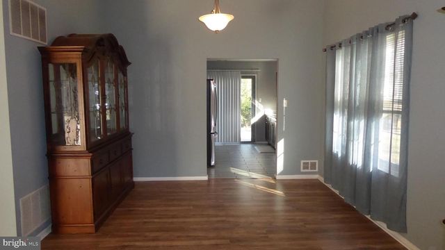 4 HAMILTON CT, Berlin, NJ 08009