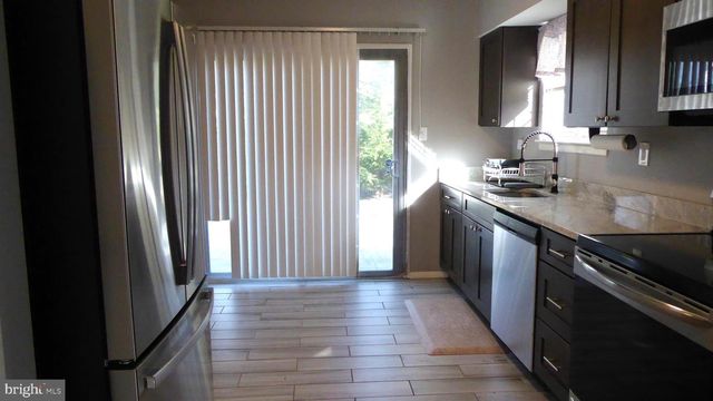 4 HAMILTON CT, Berlin, NJ 08009