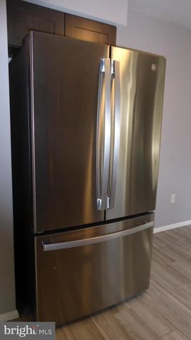 4 HAMILTON CT, Berlin, NJ 08009