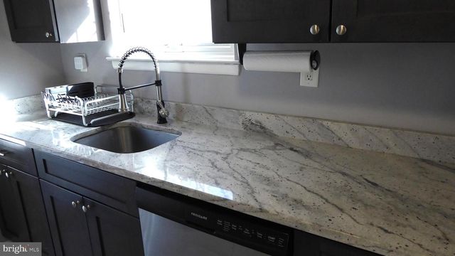 4 HAMILTON CT, Berlin, NJ 08009