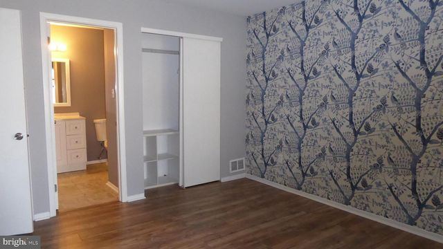 4 HAMILTON CT, Berlin, NJ 08009