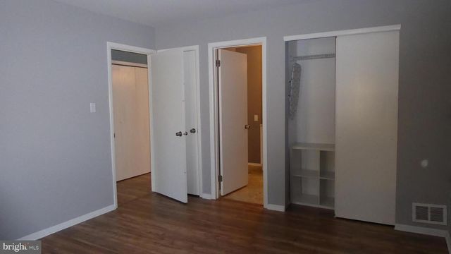 4 HAMILTON CT, Berlin, NJ 08009