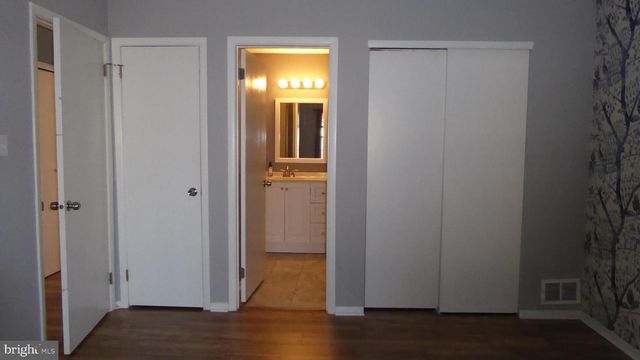 4 HAMILTON CT, Berlin, NJ 08009