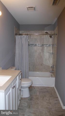 4 HAMILTON CT, Berlin, NJ 08009