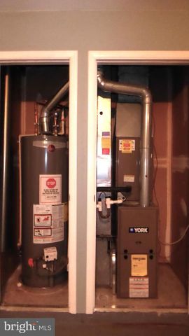 4 HAMILTON CT, Berlin, NJ 08009