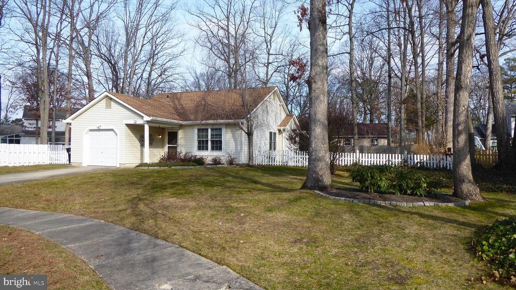 4 HAMILTON CT, Berlin, NJ 08009