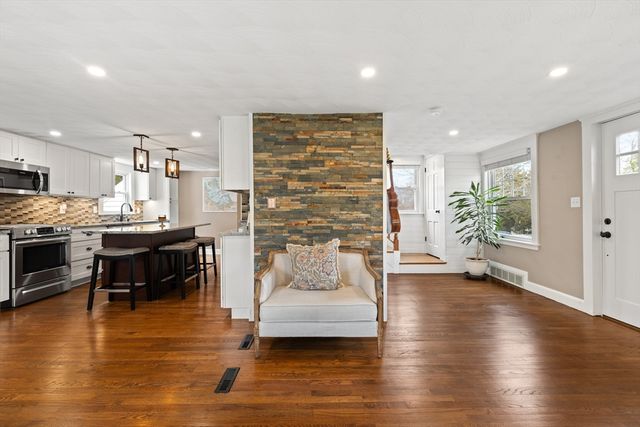 615 Neponset St, Norwood, MA 02062