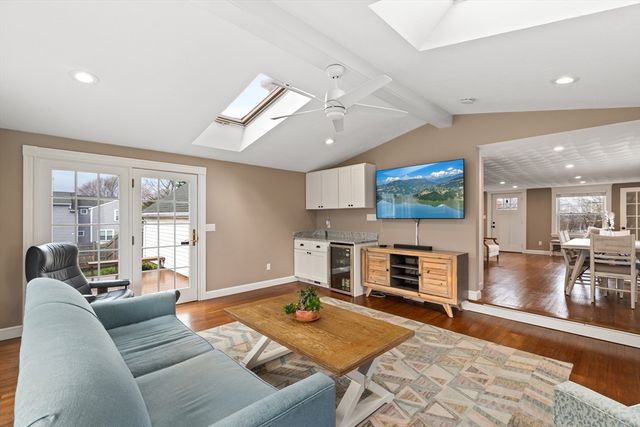 615 Neponset St, Norwood, MA 02062