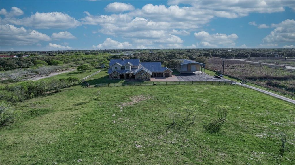 1901 Glenoak Dr, Corpus Christi, TX 78418 — exterior