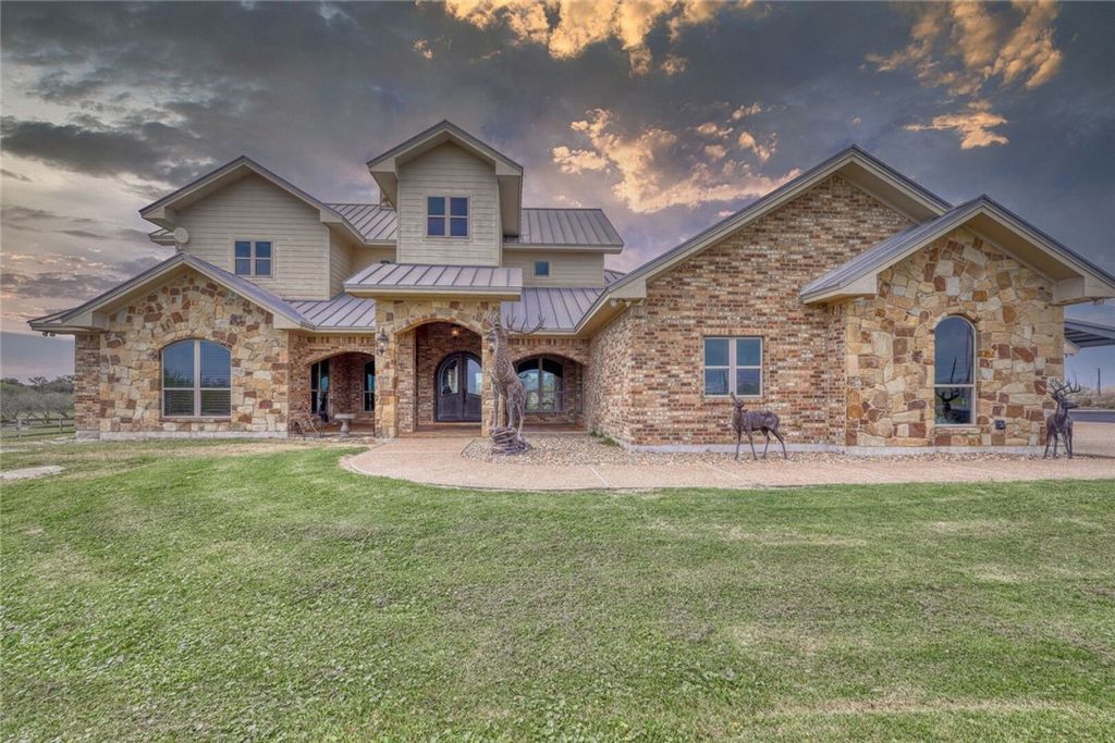 1901 Glenoak Dr, Corpus Christi, TX 78418 — photo 2