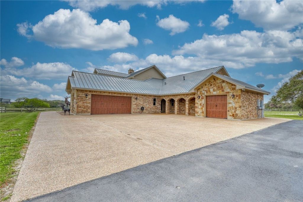 1901 Glenoak Dr, Corpus Christi, TX 78418 — photo 5