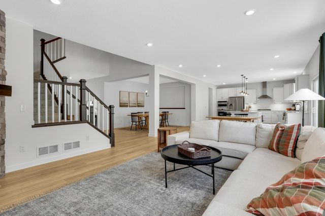 1149 74th Court W, Inver Grove Heights, MN 55077