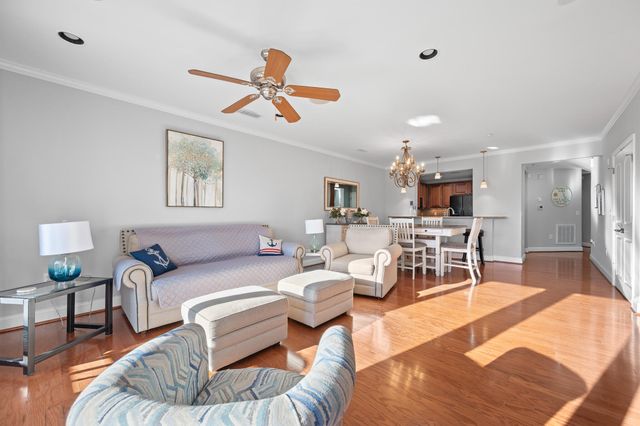 100 Bridgewater Pointe Pl Unit 102, Moneta, VA 24121