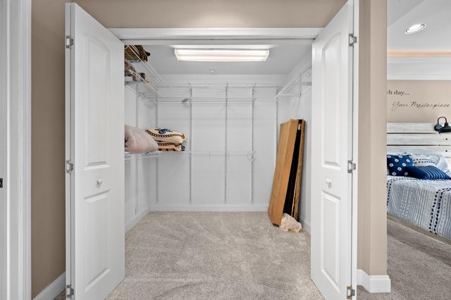 100 Bridgewater Pointe Pl Unit 102, Moneta, VA 24121