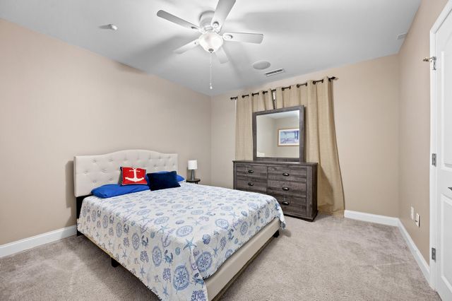 100 Bridgewater Pointe Pl Unit 102, Moneta, VA 24121