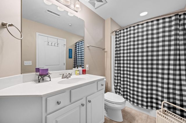 100 Bridgewater Pointe Pl Unit 102, Moneta, VA 24121