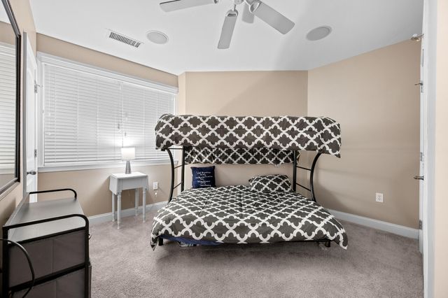 100 Bridgewater Pointe Pl Unit 102, Moneta, VA 24121