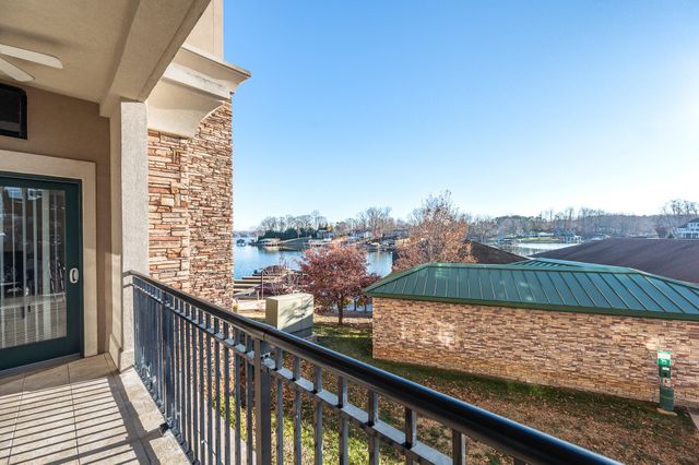 100 Bridgewater Pointe Pl Unit 102, Moneta, VA 24121