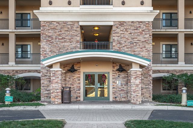 100 Bridgewater Pointe Pl Unit 102, Moneta, VA 24121