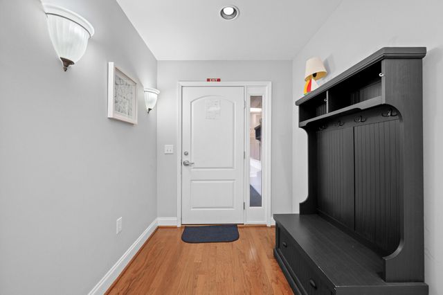 100 Bridgewater Pointe Pl Unit 102, Moneta, VA 24121