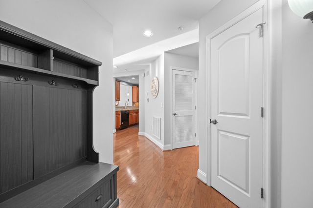 100 Bridgewater Pointe Pl Unit 102, Moneta, VA 24121