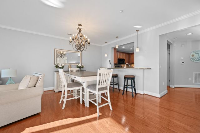 100 Bridgewater Pointe Pl Unit 102, Moneta, VA 24121