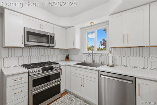 52448 Belle Arbor, Shelby Charter Township, MI 48316