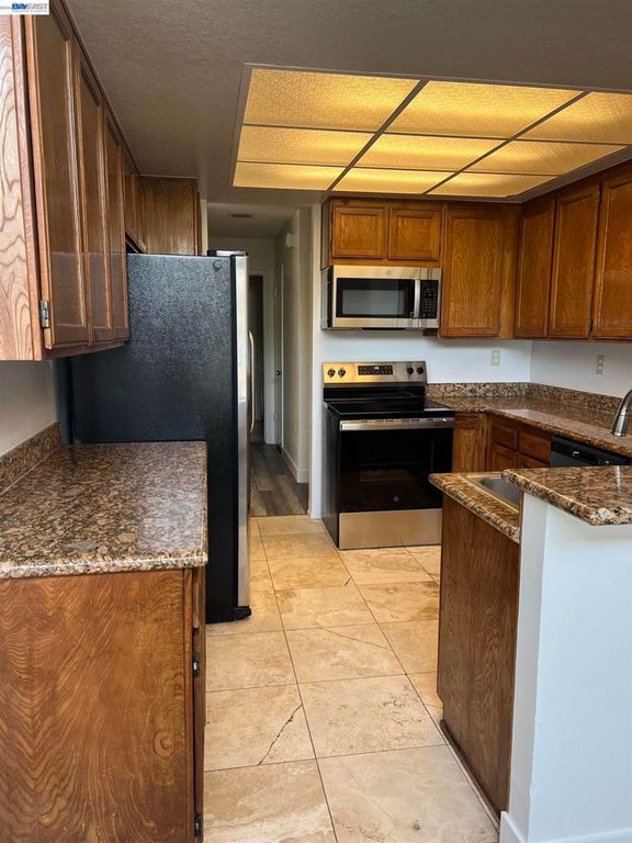 Image 8 of property listing at 4266 Warbler Loop, Fremont, CA 94555