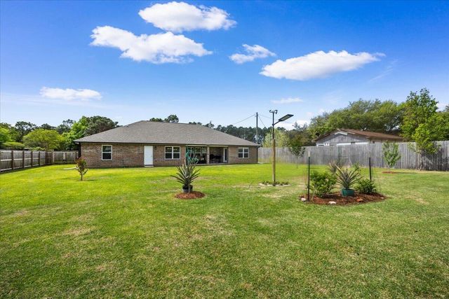 8262 Verano Street, Navarre, FL 32566