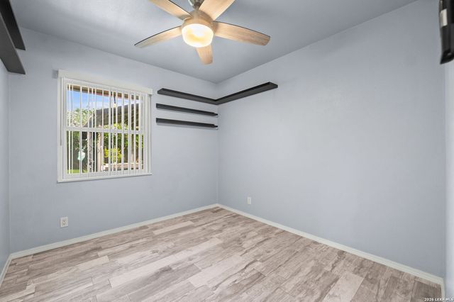 5826 Castle Brook Dr, San Antonio, TX 78218