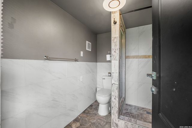 5826 Castle Brook Dr, San Antonio, TX 78218