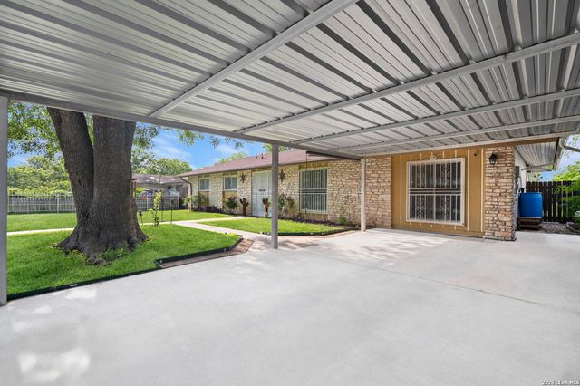 5826 Castle Brook Dr, San Antonio, TX 78218