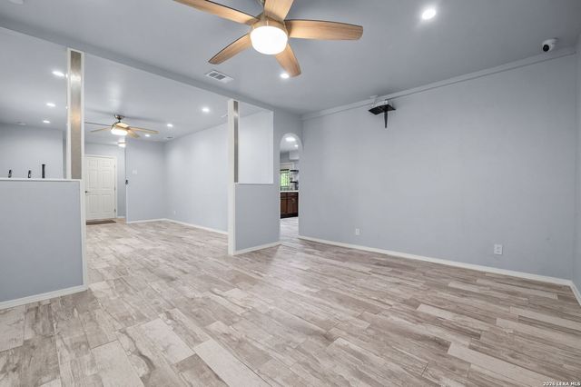 5826 Castle Brook Dr, San Antonio, TX 78218