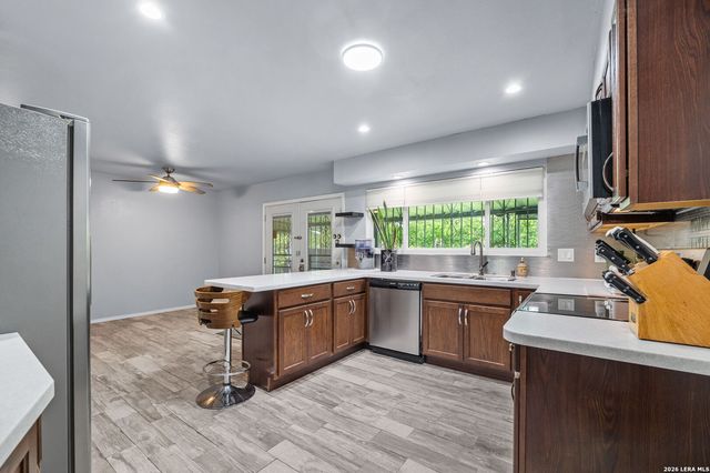 5826 Castle Brook Dr, San Antonio, TX 78218
